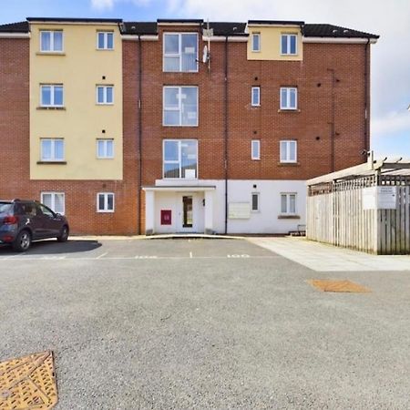 Modern 2 Bed City Apartment With Private Parking 스완지 외부 사진
