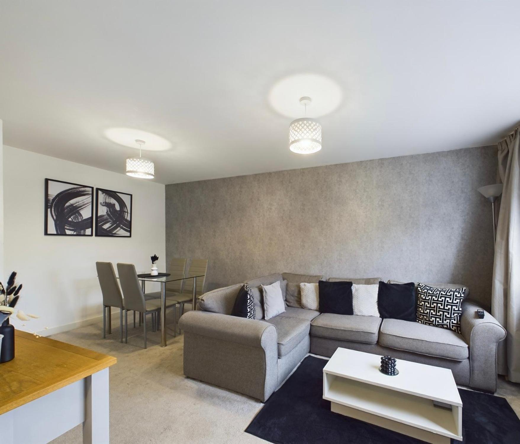 Modern 2 Bed City Apartment With Private Parking 스완지 외부 사진
