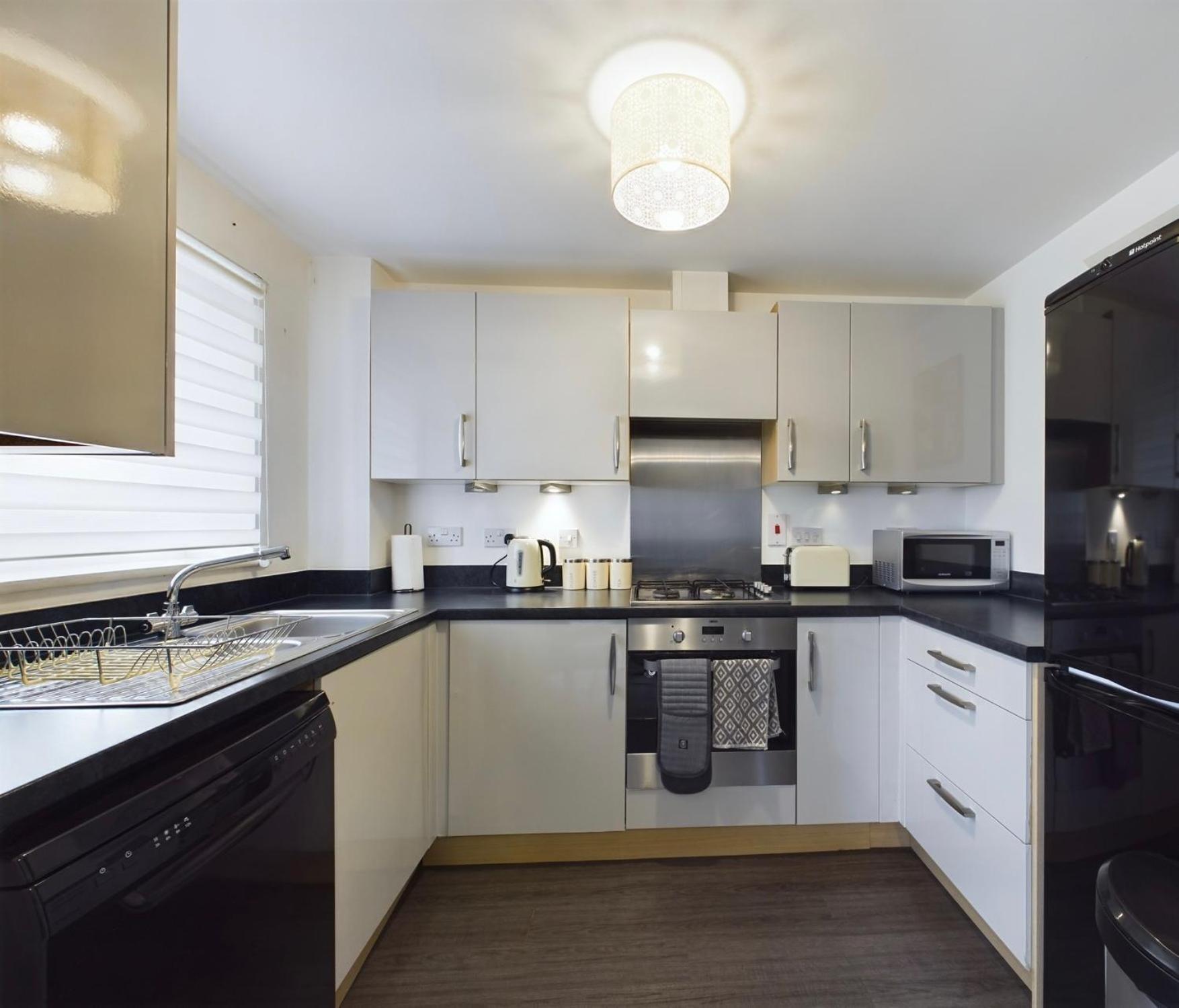 Modern 2 Bed City Apartment With Private Parking 스완지 외부 사진