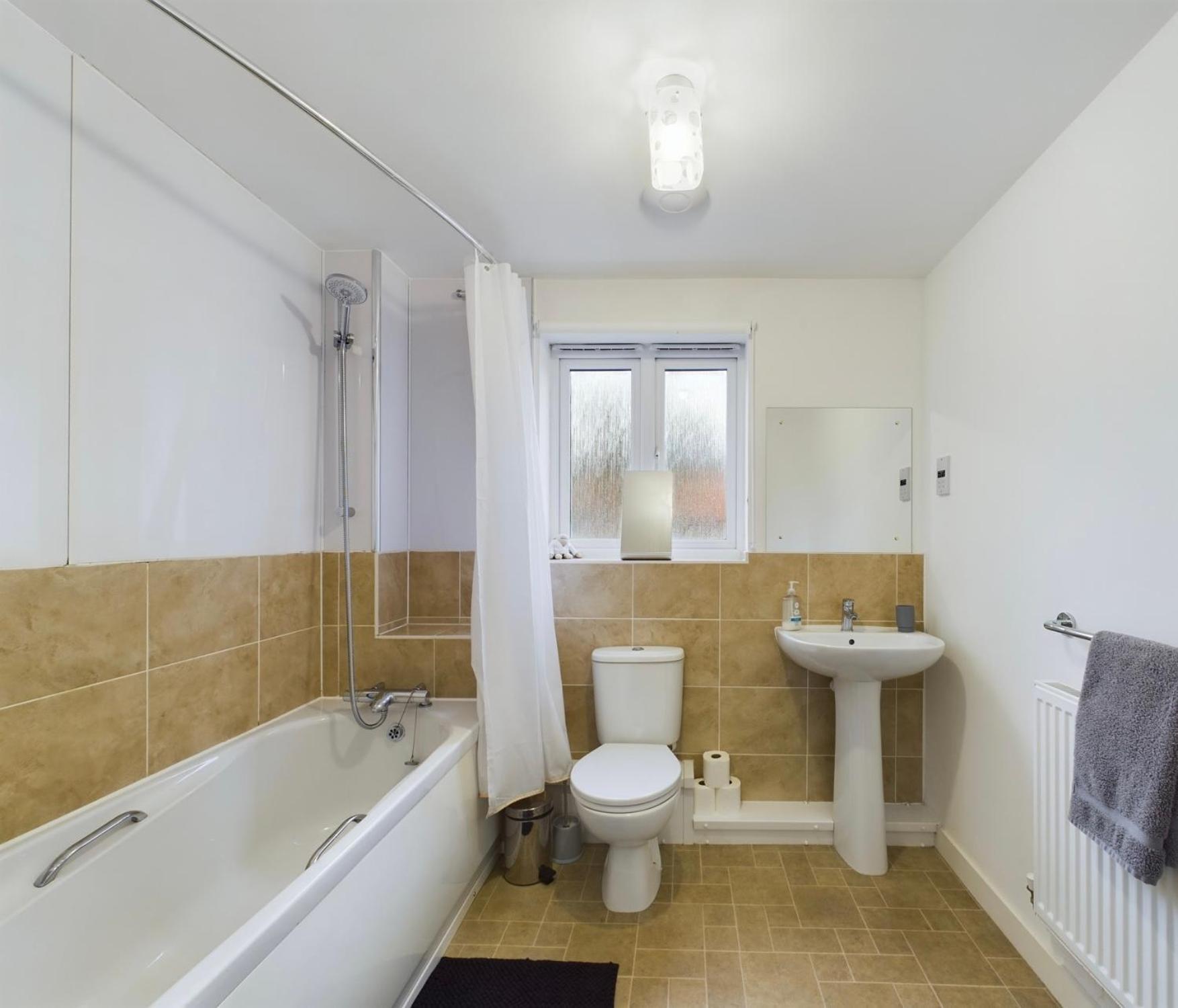 Modern 2 Bed City Apartment With Private Parking 스완지 외부 사진